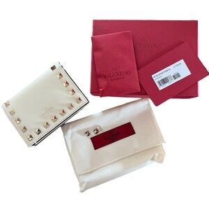 VALENTINO SMALL ROCKSTUD GRAINY CALFSKIN WALLET